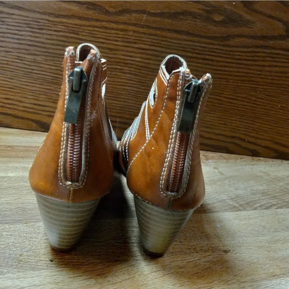 N.Y V.I.P Wedge Sandals - Picture 3 of 8